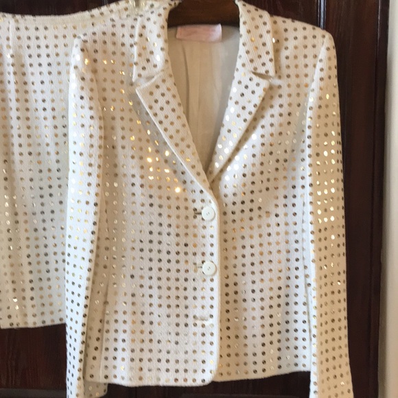 Genny jacket and skirt. - Picture 3 of 7